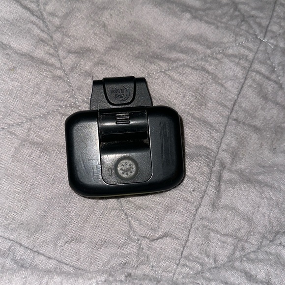 Clip on to your hat so you have two free hands to work. - Picture 1 of 3